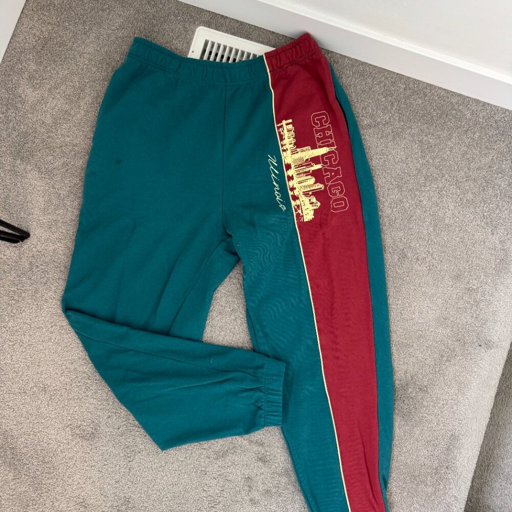 Chicago Illinois Matching Set – Crewneck & Joggers - Picture 2 of 9